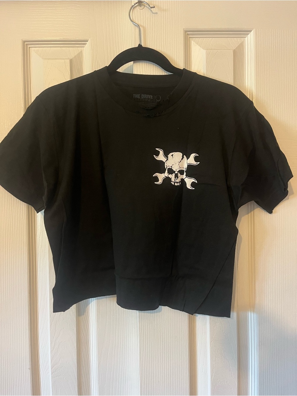 NWT Women’s Skull & Wrench Graphic Black Crop Tee Size Medium